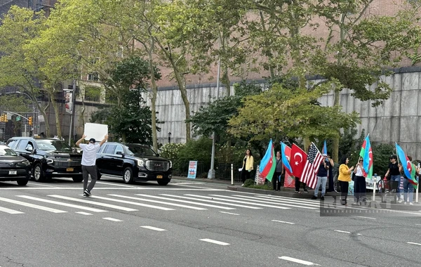 Azərbaycan icması BMT-nin mənzil-qərargahı önündəki aksiya keçirib, erməni təxribatçı həbs edilib - FOTO