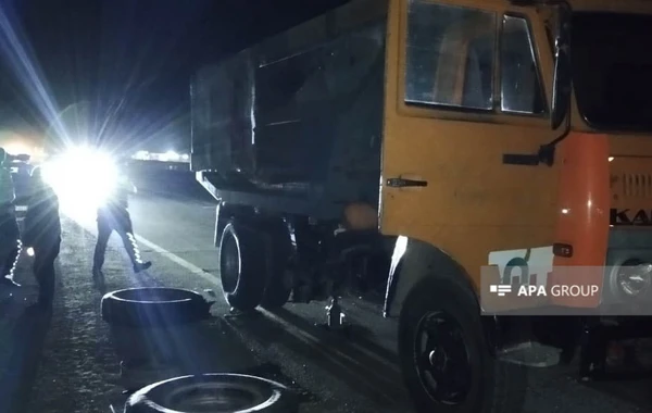 Azərbaycanda qəza zamanı motoskletçi ölüb - FOTO