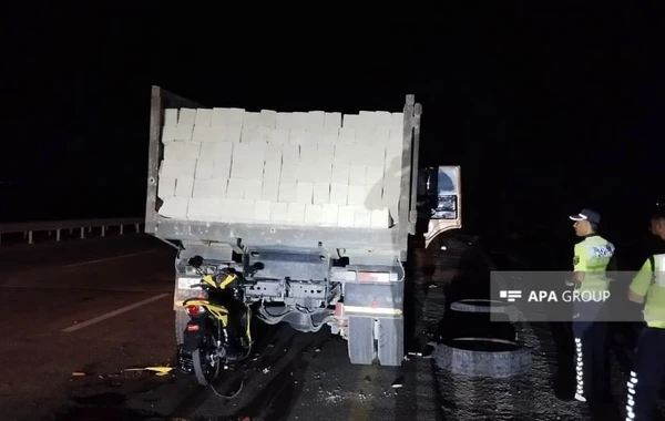 Azərbaycanda qəza zamanı motoskletçi ölüb - FOTO