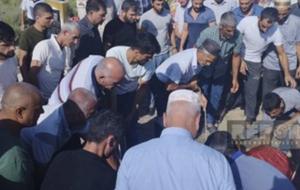 Ukraynada qətlə yetirilən azərbaycanlıların nəşləri vətənə gətirilərək dəfn edilib - FOTO