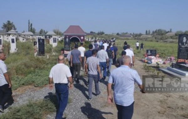 Ukraynada qətlə yetirilən azərbaycanlıların nəşləri vətənə gətirilərək dəfn edilib - FOTO