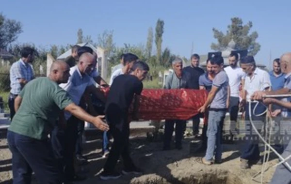 Ukraynada qətlə yetirilən azərbaycanlıların nəşləri vətənə gətirilərək dəfn edilib - FOTO