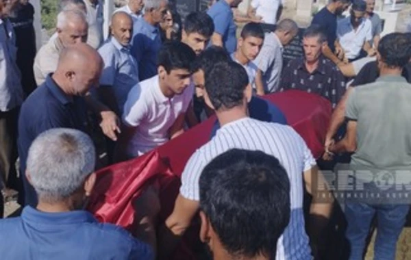 Ukraynada qətlə yetirilən azərbaycanlıların nəşləri vətənə gətirilərək dəfn edilib - FOTO