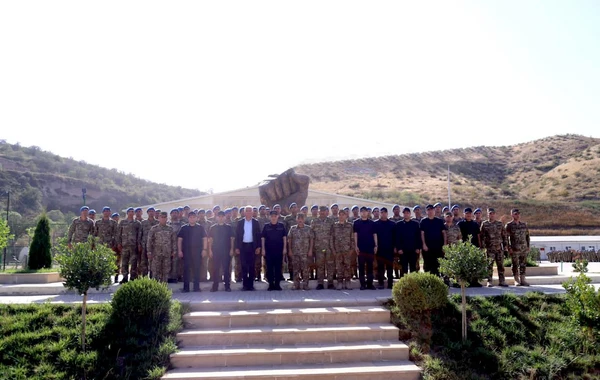 Kamran Əliyev Kəlbəcər və Laçına səfər edib, hərbçilərlə görüşüb - FOTO
