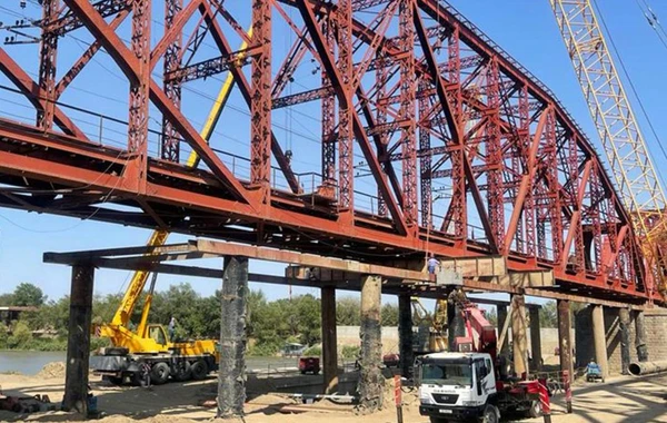 Вводится в эксплуатацию новый железнодорожный мост через Куру