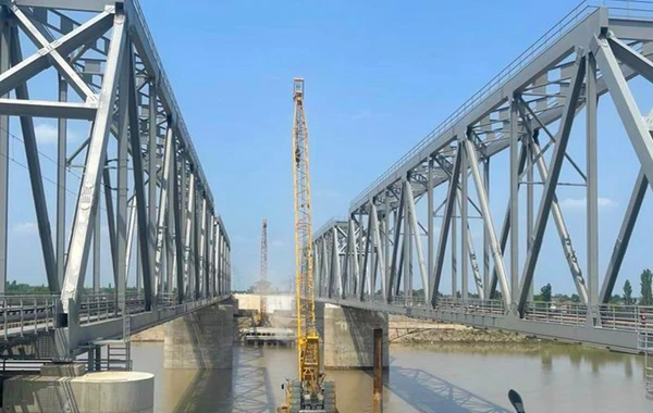 Вводится в эксплуатацию новый железнодорожный мост через Куру