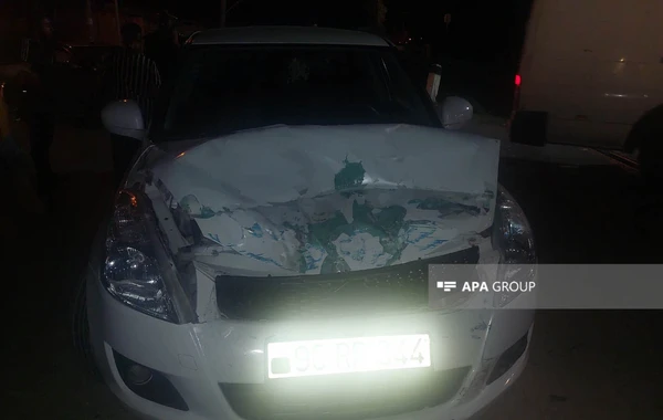 Bakıda avtomobil qatarla toqquşub - FOTO