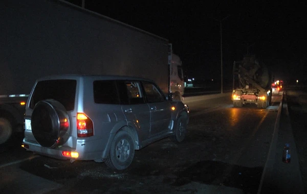 Bakıda "Pajero" betonqarışdıran maşınla toqquşdu - FOTO