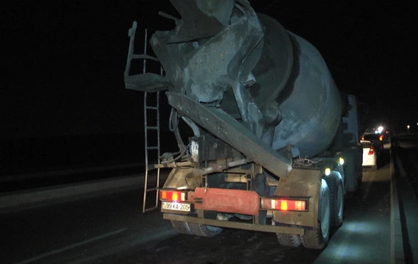 Bakıda "Pajero" betonqarışdıran maşınla toqquşdu - FOTO