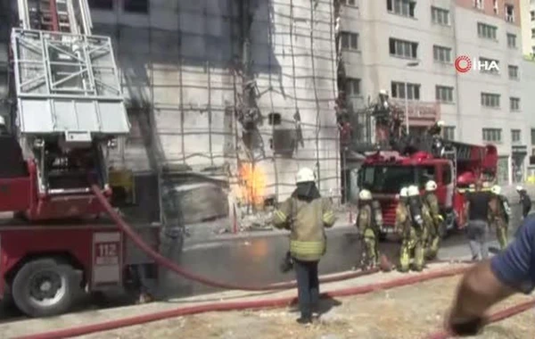 İstanbulda mədəniyyət mərkəzində güclü yanğın - FOTO/VİDEO