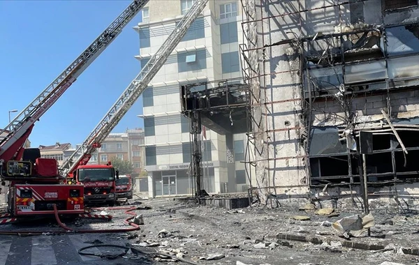 İstanbulda mədəniyyət mərkəzində güclü yanğın - FOTO/VİDEO