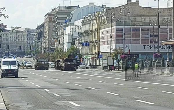 Kiyevdə müharibədə məhv edilən Rusiya hərbi texnikalarının paradı keçirilir - FOTOREPORTAJ