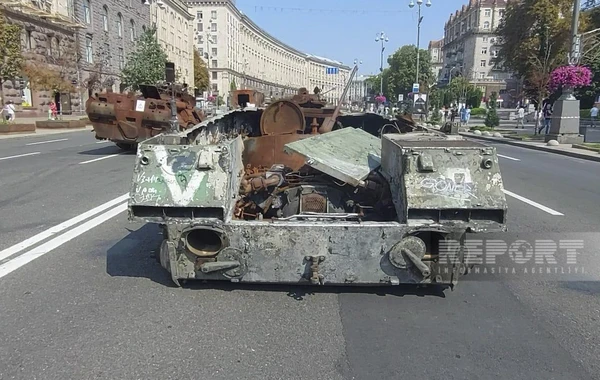 Kiyevdə müharibədə məhv edilən Rusiya hərbi texnikalarının paradı keçirilir - FOTOREPORTAJ