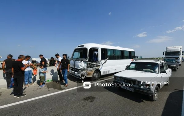 Bakı-Quba yolunda avtobusla evakuator toqquşdu: Yaralılar var - FOTO