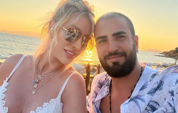 61 yaşlı Seda Sayan 25 yaş kiçik ərinin görünüşündə dəyişikliklər etdi - FOTO