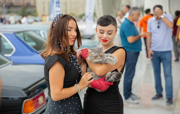 Bakıda klassik avtomobillərin sərgisi keçirilib - FOTO
