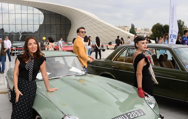 Bakıda klassik avtomobillərin sərgisi keçirilib - FOTO
