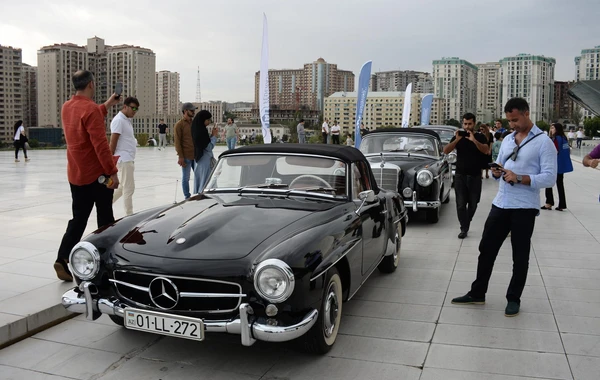 Bakıda klassik avtomobillərin sərgisi keçirilib - FOTO