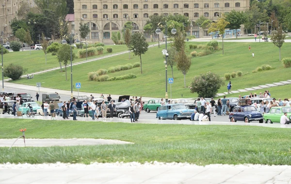 Bakıda klassik avtomobillərin sərgisi keçirilib - FOTO