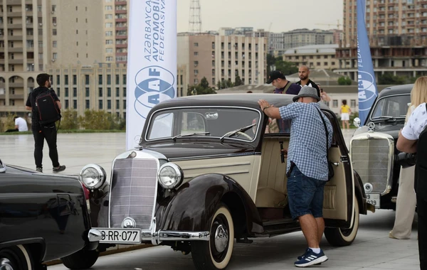 Bakıda klassik avtomobillərin sərgisi keçirilib - FOTO