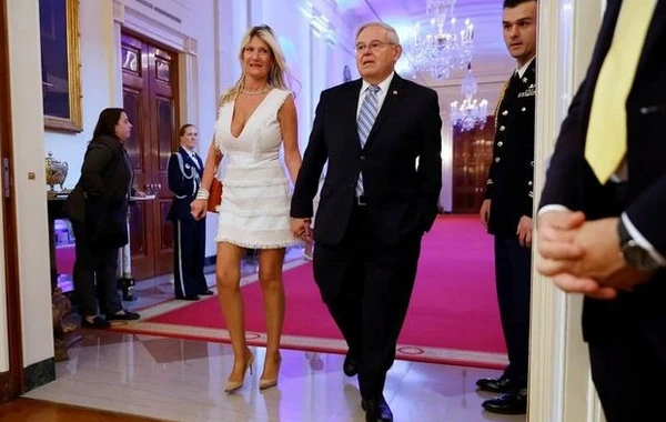 ABŞ qəzeti senator Menendesin erməniəsilli arvadının şübhəli maliyyə əməliyyatlarının təfərrüatlarını açıqladı