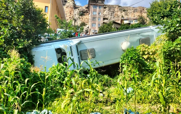 Türkiyədə tur avtobusu aşıb - FOTO