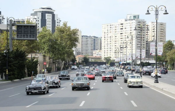 Состоялись парад и выставка ретро-автомобилей в Баку - ФОТО/ВИДЕО