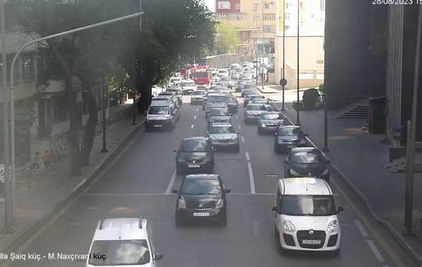 Bakıda yanğına görə yolda sıxlıq yaranıb - FOTO
