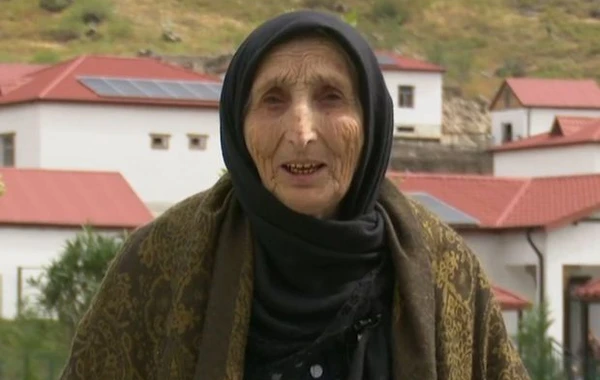 82 yaşlı Qəribə nənə doğma yurda qayıdışın sevincini yaşayır - FOTO/VİDEO