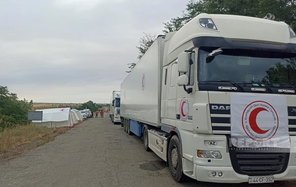 Bakıdan erməniəsilli şəxslərə 40 ton humanitar yardım aparan karvan Ağdam-Xankəndi yolunda gözləyir - FOTO