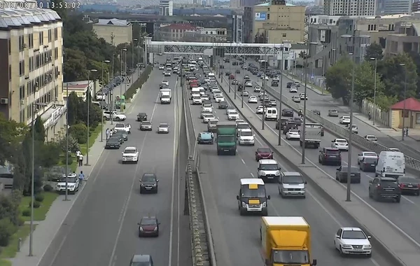 Bakıda qəza olub, yollarda sıxlıq yaranıb - FOTO