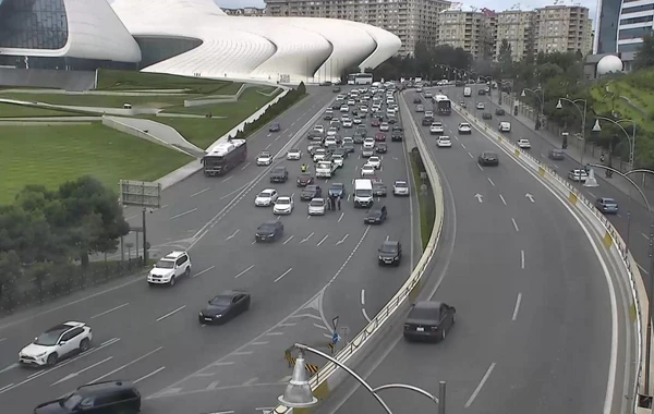 Bakıda qəza olub, yollarda sıxlıq yaranıb - FOTO