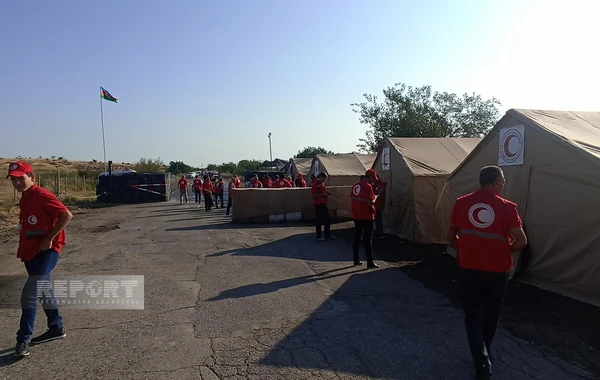 Грузовики с гумпомощью для армян уже 2 дня ожидают на дороге Агдам-Ханкенди - ФОТО