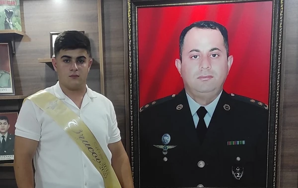 Şəhid xanımı oğlu ilə birlikdə universitetə qəbul oldu - FOTO
