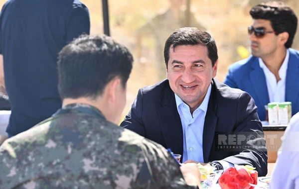 Diplomatik korpus AzQAC-nin ərzaq yüklərinin yerləşdiyi məntəqə ilə tanış olub - YENİLƏNİB - FOTO
