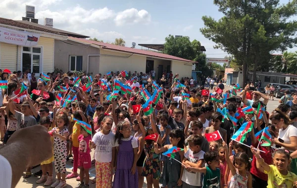 Azərbaycan Türkiyənin zəlzələdən zərərçəkən bölgəsinə 3000 məktəbli dəsti göndərib - FOTO