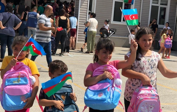 Azərbaycan Türkiyənin zəlzələdən zərərçəkən bölgəsinə 3000 məktəbli dəsti göndərib - FOTO