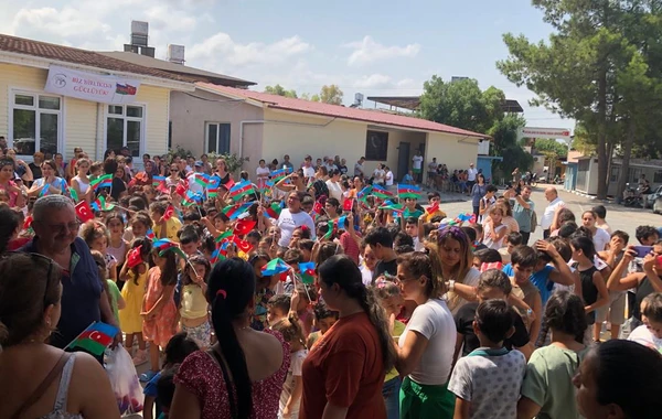 Azərbaycan Türkiyənin zəlzələdən zərərçəkən bölgəsinə 3000 məktəbli dəsti göndərib - FOTO
