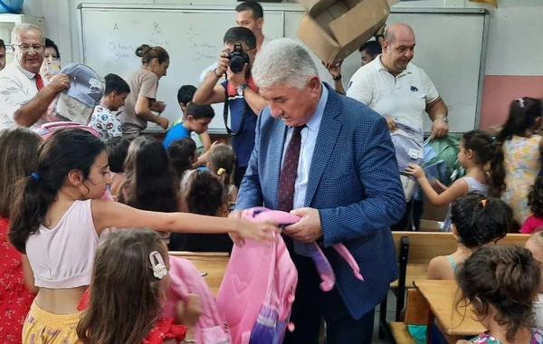 Азербайджан отправил 3 тыс. комплектов школьных принадлежностей в пострадавший от землетрясения регион Турции - ФОТО