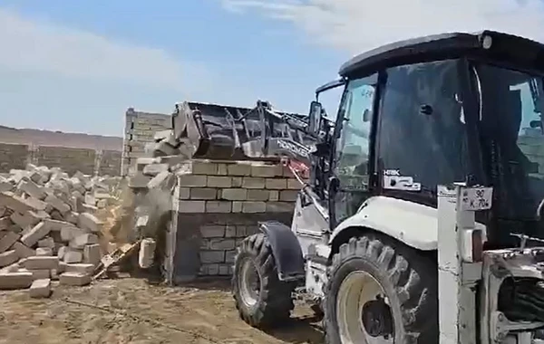 Abşeronda qanunsuz tikili sökülüb - FOTO/VİDEO