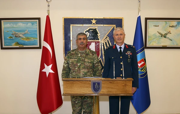 Azərbaycan müdafiə nazirinin Türkiyədə işgüzar səfəri başa çatıb - FOTO