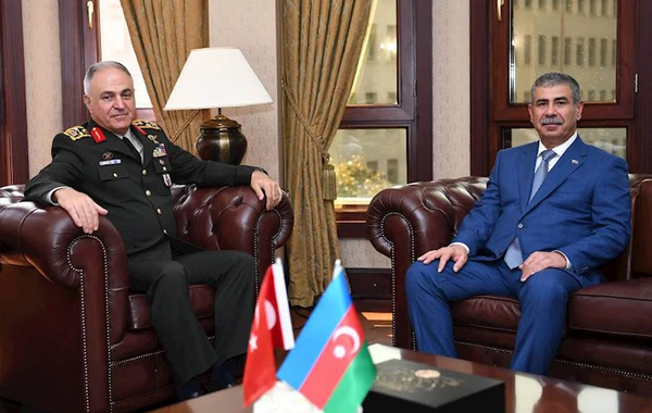 Azərbaycan müdafiə nazirinin Türkiyədə işgüzar səfəri başa çatıb - FOTO