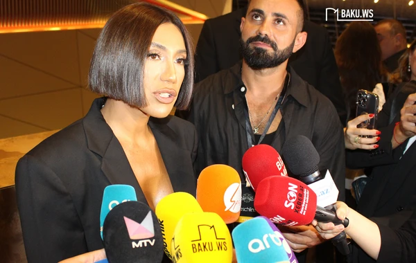 Röya Ayxan ROBOTLARLA SƏHNƏYƏ ÇIXDI - FOTO/VİDEO