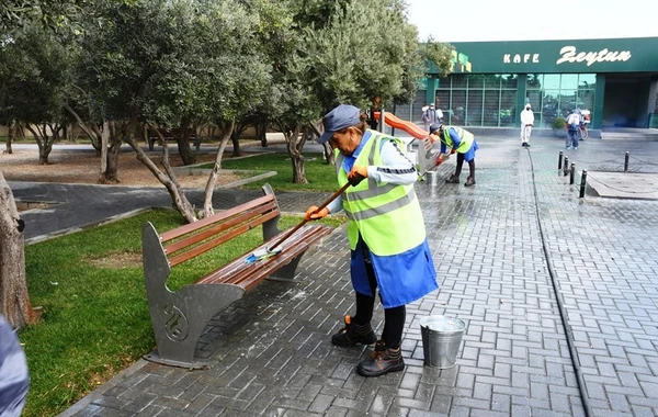 Bu gün Bakının 554 küçəsi yuyuldu - FOTO