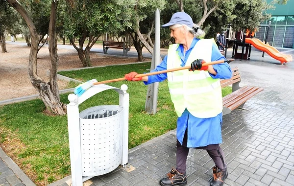 Bu gün Bakının 554 küçəsi yuyuldu - FOTO