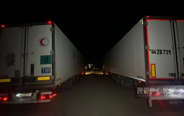 Qarabağdakı erməniəsilli şəxslərin ehtiyacları üçün iki yük maşını Ağdam-Xankəndi yolunda gözləyir