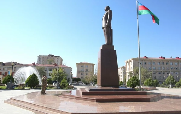 Hərbi prokuror Naxçıvanda hərbçilərlə görüşüb - FOTO