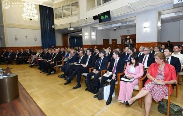 Джейхун Байрамов выступил на конференции руководителей диппредставительств Венгрии - ФОТО