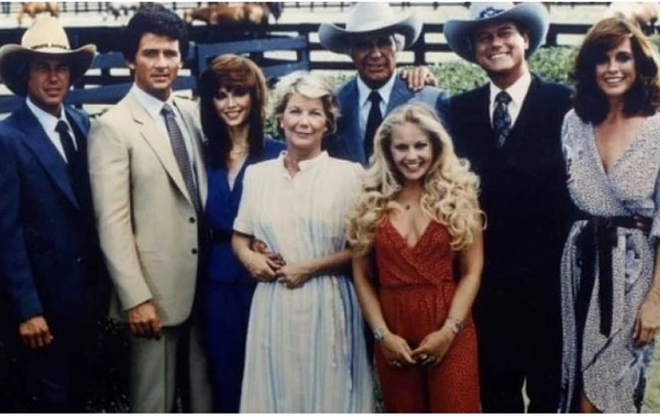 "Dallas" serialının aktrisası vəfat etdi - FOTO