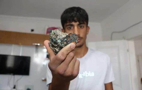 Tarlalarına düşən meteroiti 4 milyona satışa çıxardılar - FOTO/VİDEO